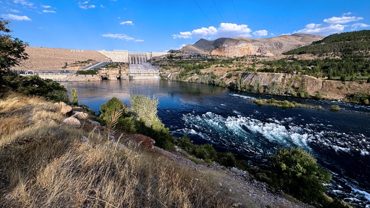 "Barajımızın 50`inci yılını doldurmasının gururunu yaşıyoruz"