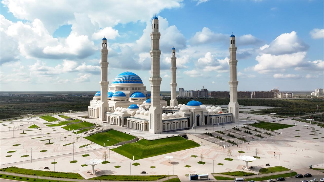 Orta Asya'nın en büyük camisi: Büyük Nur Sultan Camisi