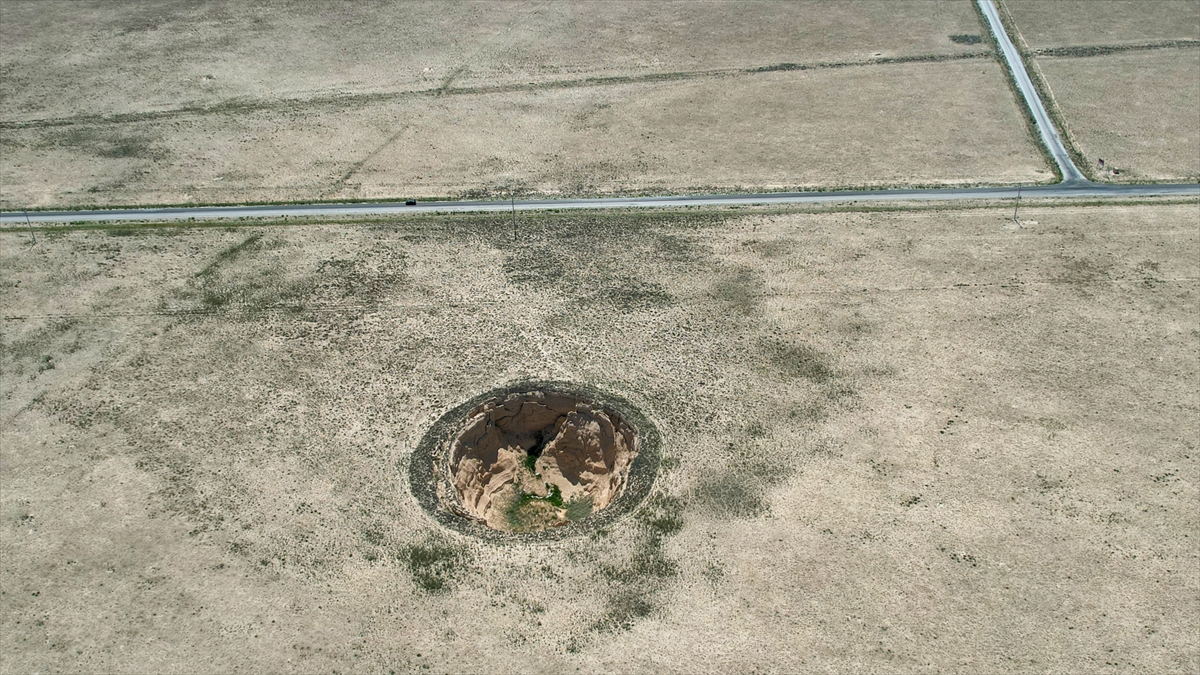 "Batı Anadolu`da Denizli`den sonra Manisa`da da obruklar görülüyor"