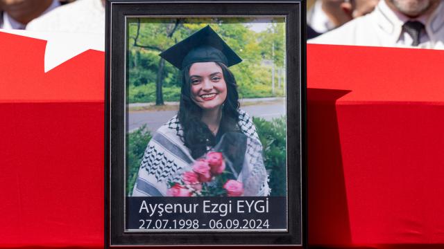 Ayşenur Ezgi Eygi vefatının 2. yılında kabri başında anıldı haber görseli