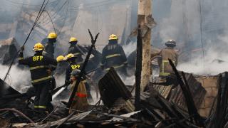 Filipinler'de bir mahalle küle döndü