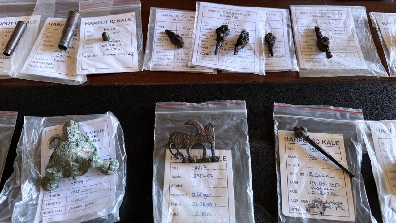 "Mitolojik olarak kullanılan tılsımlı metal eserler de tespit edildi"