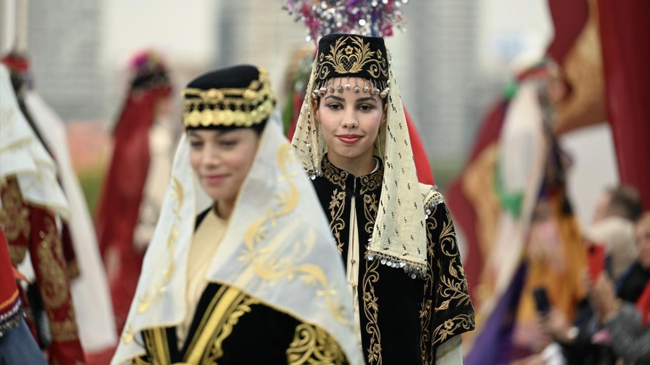 Defile büyük beğeni topladı