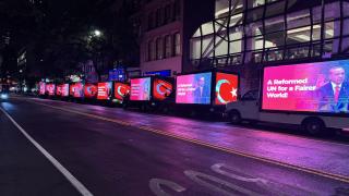 Cumhurbaşkanı Erdoğan'ın 'Dünya Beşten Büyüktür' sözü New York sokaklarında
