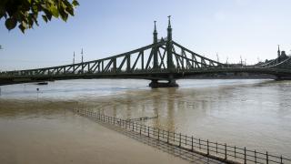 Tuna Nehri şiddetli yağışlar nedeniyle taştı