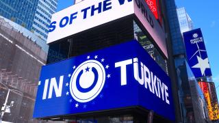 Times Meydanı'ndaki dijital panolarda Türkiye'ye yatırım mesajı yayımlandı