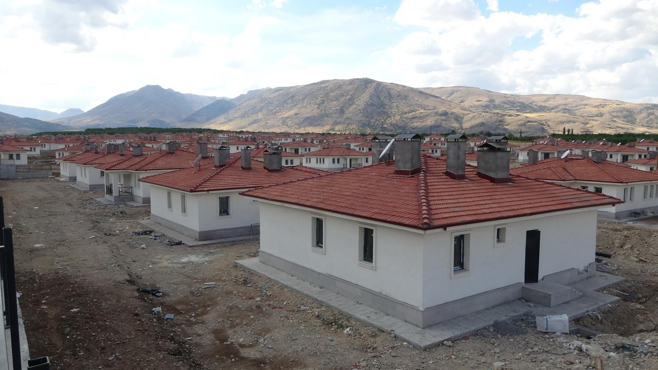 “287 konut artı 13 ahır projesi tamamlandı”