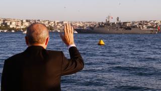 Cumhurbaşkanı Erdoğan Fatih firkateynini selamladı