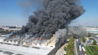 Tekirdağ'da fabrikada çıkan yangına müdahale ediliyor