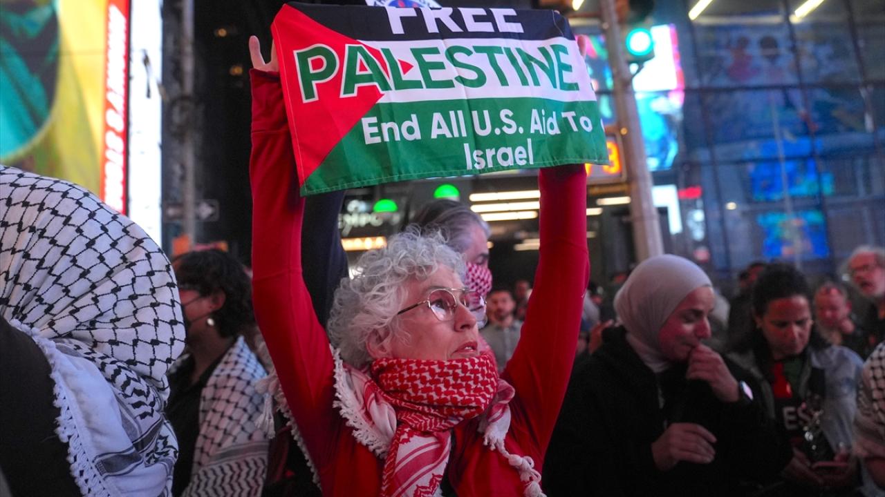 New York`ta binlerce kişi bir araya geldi