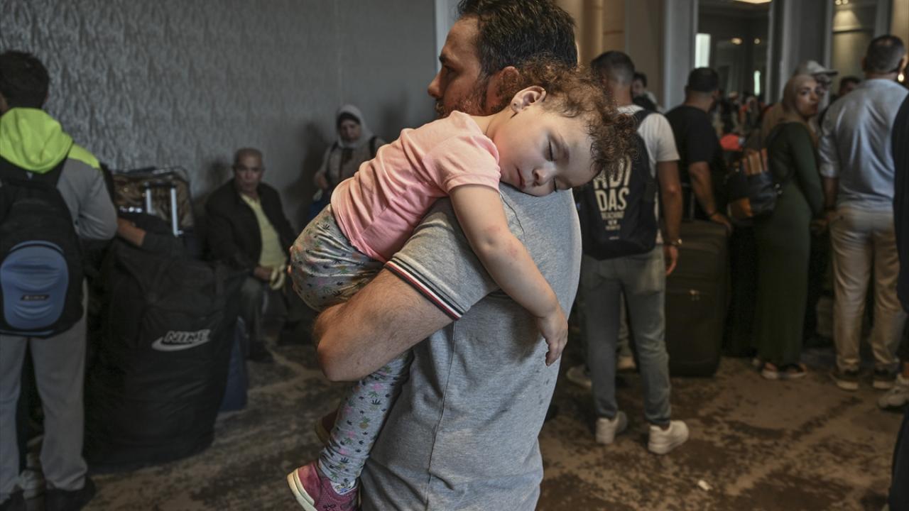 "İki uçak bileti almıştık, hepsi iptal oldu"