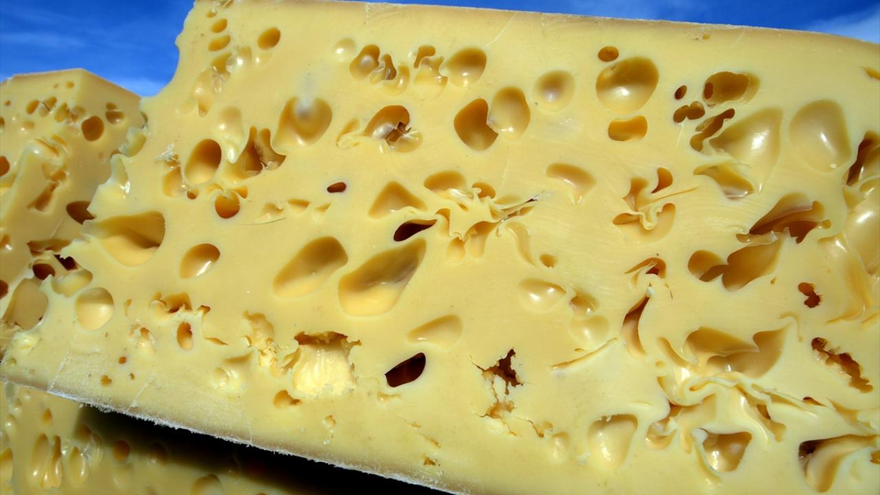 Sezonun ilk peynirini kayak merkezinde kesti