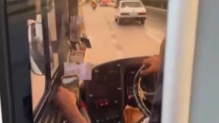 Bursa'da otobüs şoförü direksiyonda video izledi
