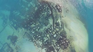 Van Gölü kuraklığın etkisiyle çekildi, yapı kalıntıları görünür hale geldi