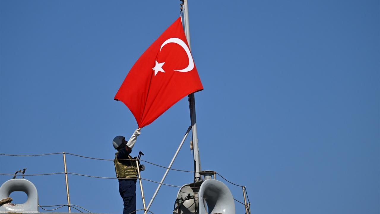 TCG Sancaktar ve TCG Bayraktar, sivilleri getirecek