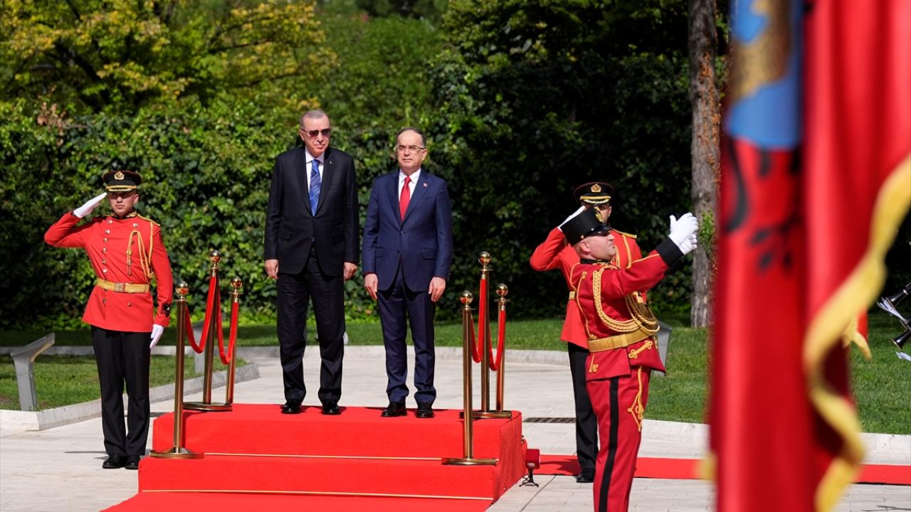 Vucic ile iş forumuna katılacak