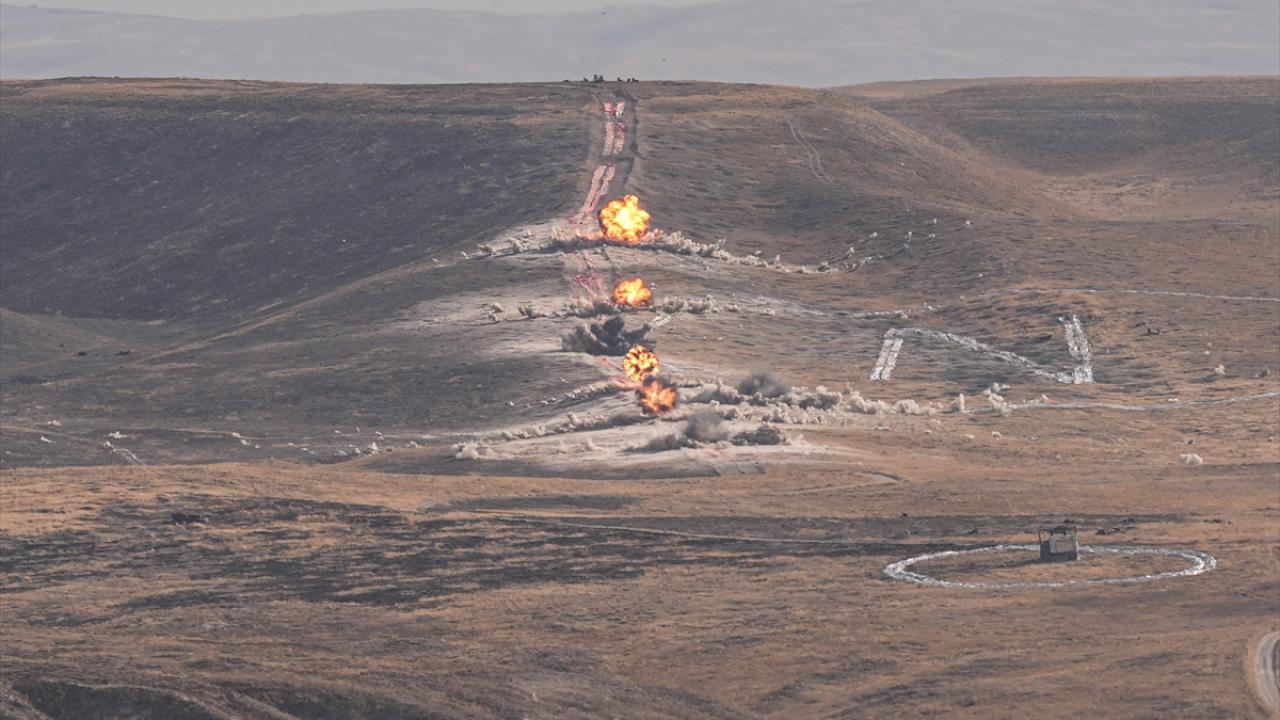 SARP silah sistemleri ve bomba atar atışları yapıldı