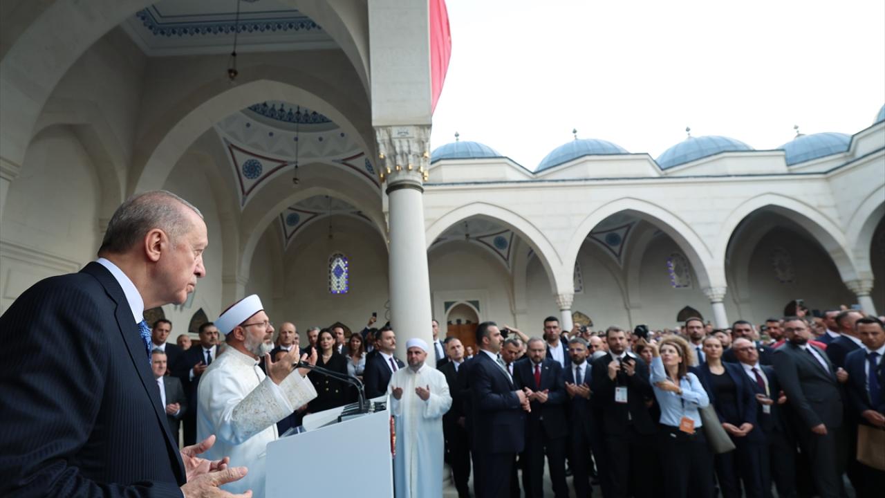 "Arnavutluk`un yanında yer almaya devam edeceğiz"