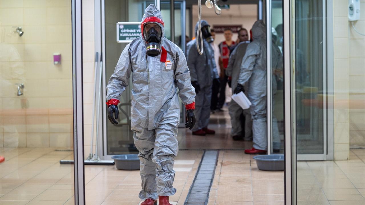 "Hastanın KBRN arındırma ünitemize gelmesiyle senaryomuz başlıyor"