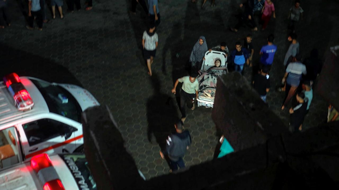 Gazze`deki hükümet: Hastanede yerleşkesindeki çadırlar 7. kez bombalandı