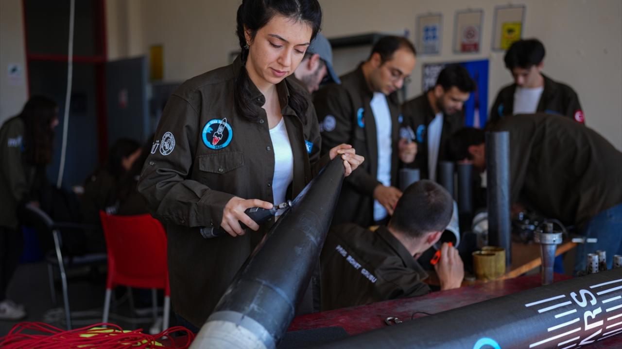 İTÜ'nün "İstikbal" isimli hibrit motorlu roketi başarıyla fırlatıldı