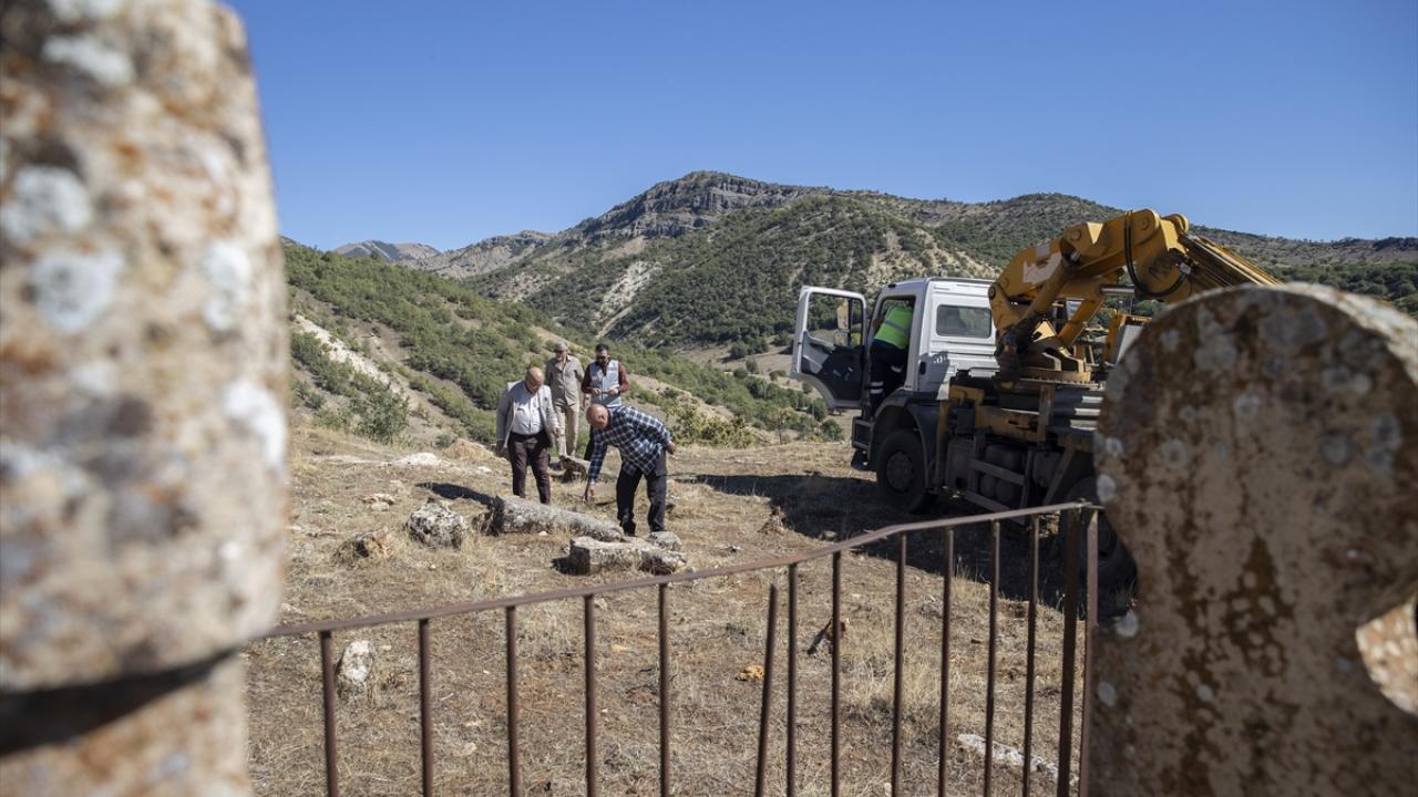 "Bilinçsiz ve gizli yapılan kazılar kültürel mirasa zarar vermektedir"