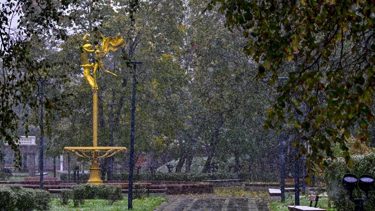 Moskova’da mevsimin ilk kar yağışı