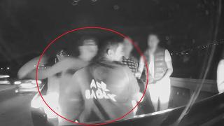 Ambulanstan yol istediler, vermeyince önünü kesip sürücüyü darp ettiler