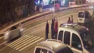 Karşıya geçerken otomobilin çarptığı kadın hayatını kaybetti