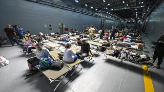 Lübnan'dan tahliye edilen sivilleri taşıyan 2 Türk gemisi Beyrut Limanı'ndan ayrıldı