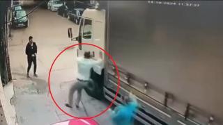 Kaza kıl payı atlatıldı: Hareket eden kamyona atlayarak el frenini çekti