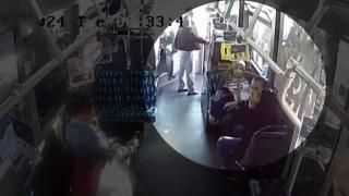 Hastaneye giderken metrobüste doğum yaptı