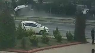 Silivri’de çarpışan araçlar böyle takla attı