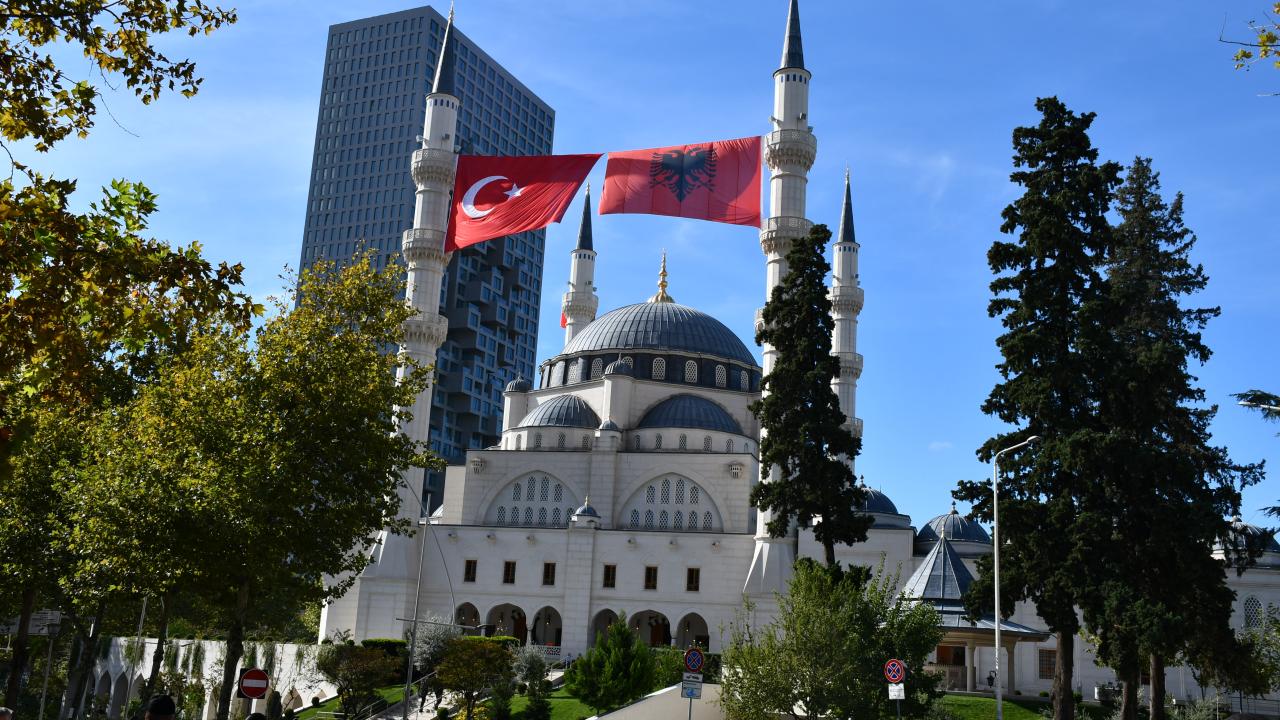 Arnavutluk halkı, Cumhurbaşkanı Erdoğan ve Türk halkına teşekkür ediyor