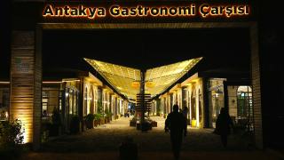 Depremzede esnaf Antakya Gastronomi Çarşısı'ndaki hareketlilikten memnun