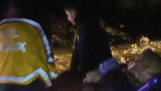 Sağlık ekipleri Kastamonu'da hasta kadını sedye ile dereden geçirdi