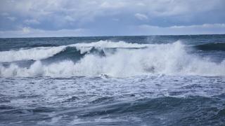 Samsun'da şiddetli rüzgar: Dev dalgalar oluştu