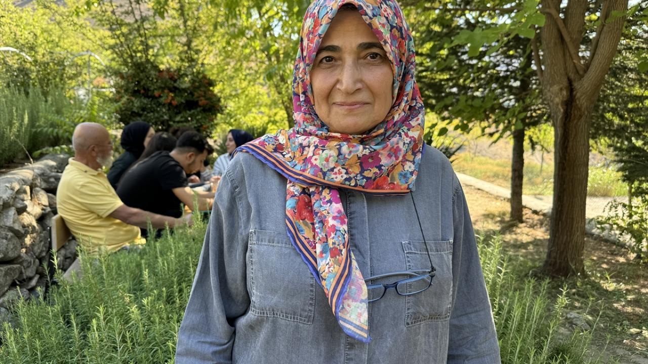 "Bu sene çok isteyerek, birincilikle peyzaj ve süs bitkileri yetiştiriciliği bölümüne girdim"