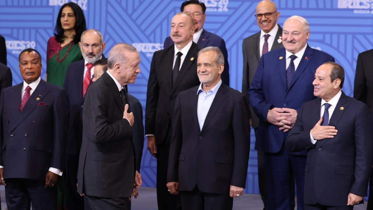 Cumhurbaşkanı Erdoğan, BRICS Zirvesi'ne katılan liderle aile fotoğrafı çekimine katıldı