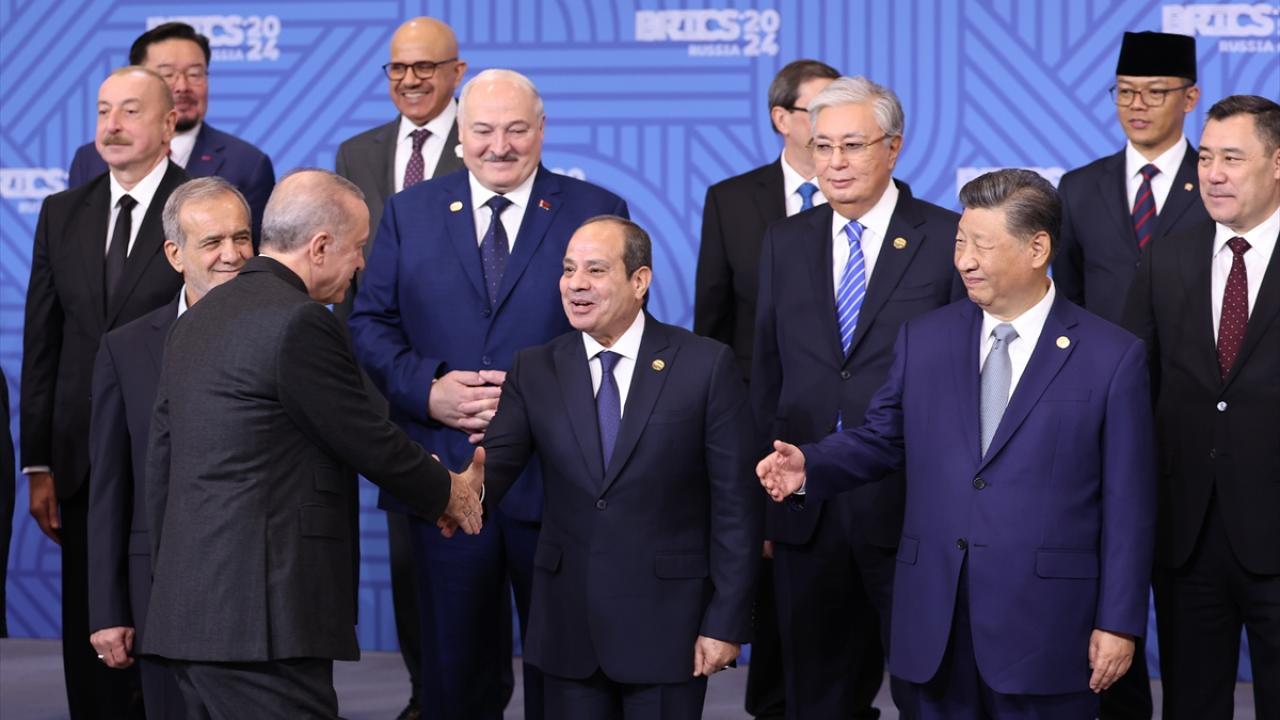 Cumhurbaşkanı Erdoğan, BRICS Zirvesi'ne katılan liderle aile fotoğrafı çekimine katıldı