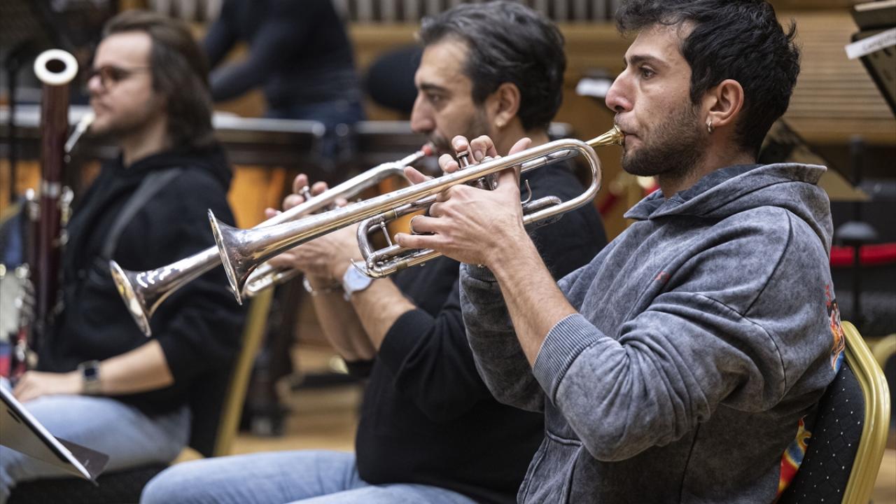 "Çayda Çıra" ve "Köçekçe" ile Macaristan konseri