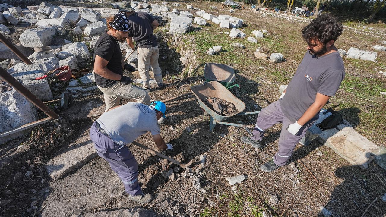 "124 yılında Roma İmparatoru Hadrianus`un bölgeye geldiğini biliyoruz"