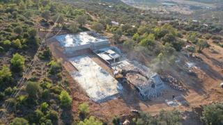 Antalya'nın Kaş ilçesinde inşaat aşamasındaki 4 havuzlu villa yıkıldı