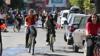 Hatay'da öğrenciler TUSAŞ'a yapılan terör saldırısını pedal çevirerek kınadı