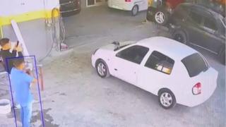 Hırsız karga arabanın anahtarını çaldı, esnaf peşinden böyle koştu