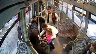 2 yaşındaki çocuk otobüs şoförünün 'Heimlich' manevrasıyla kurtarıldı