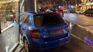 Otomobil belediye tesislerine daldı