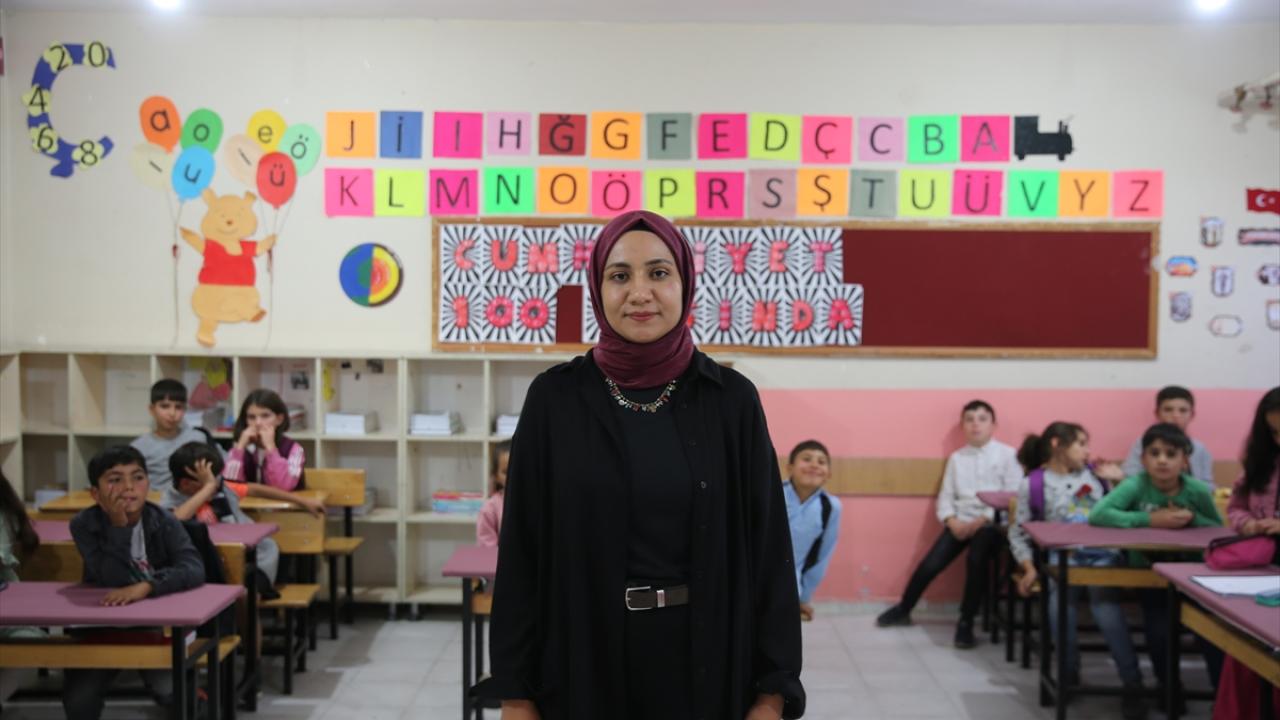 "Konuları somutlaştırarak öğretmeye çalışıyorum"