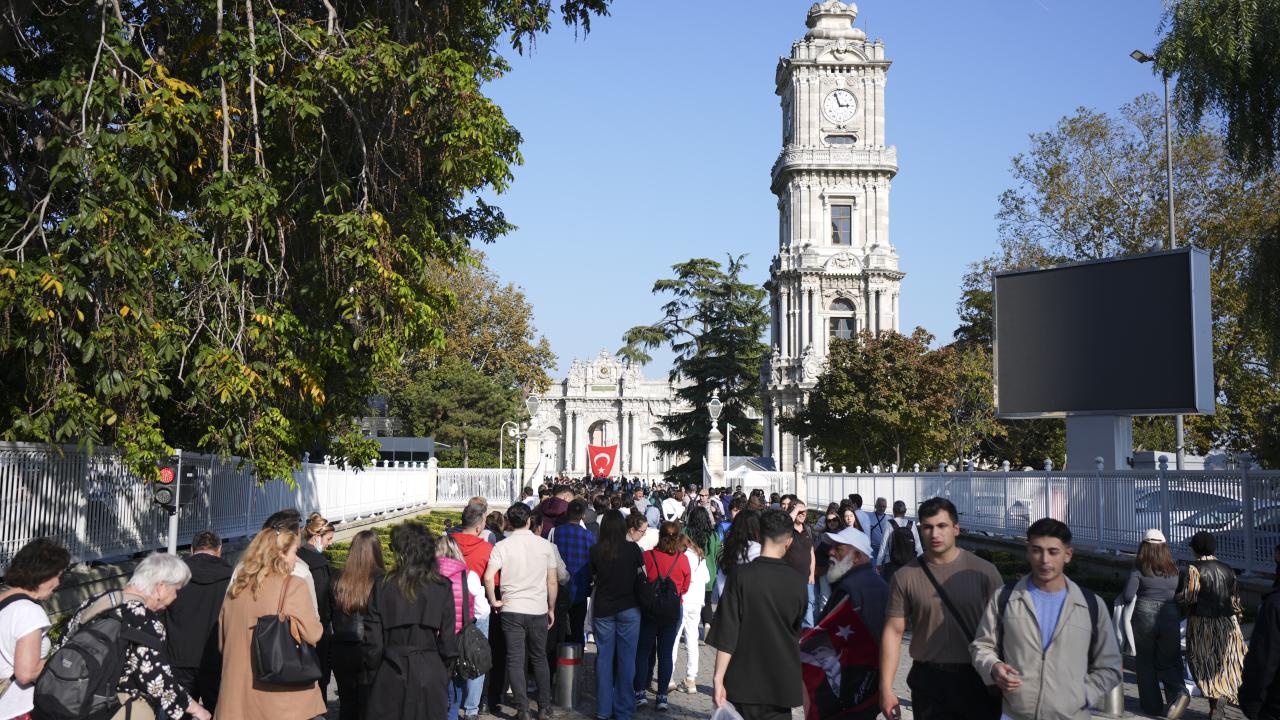 Dolmabahçe Sarayı, Cumhuriyet'in 101. yıl dönümünde ziyaret ediliyor