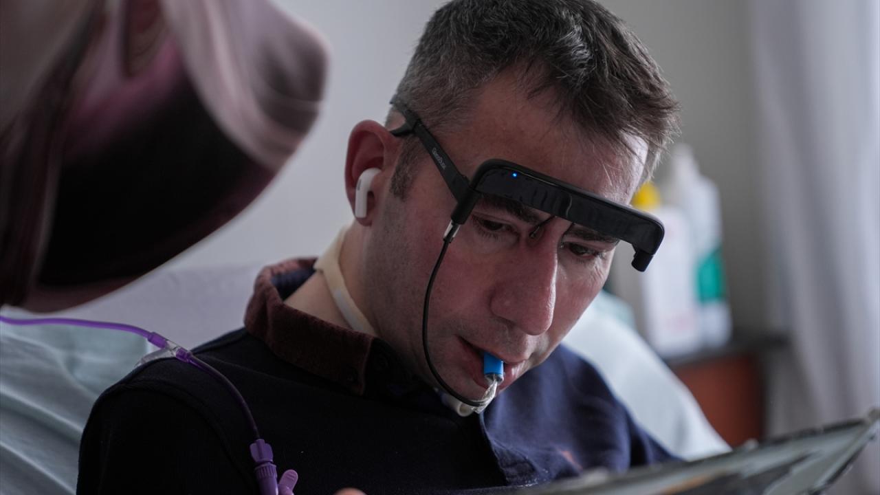 "Kendi gibi hastaların ücretsiz kullanabilmesi için bir program yazdı"